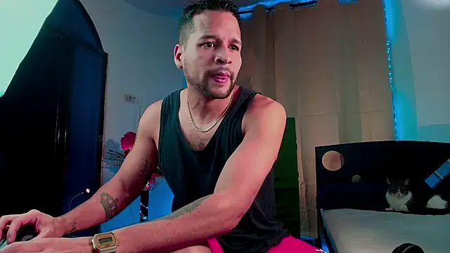 Snapshot of LucasGaeel chatting on 10.29.25 LucasGaeel online show from 10.29.25