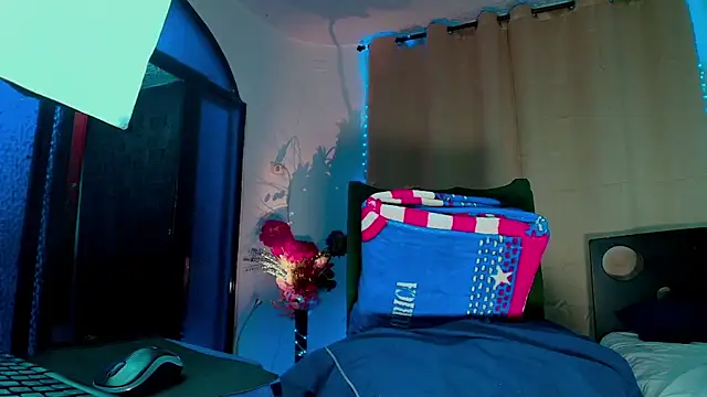 Snapshot of LucasGaeel chatting on 11.08.25 LucasGaeel online show from 11.08.25