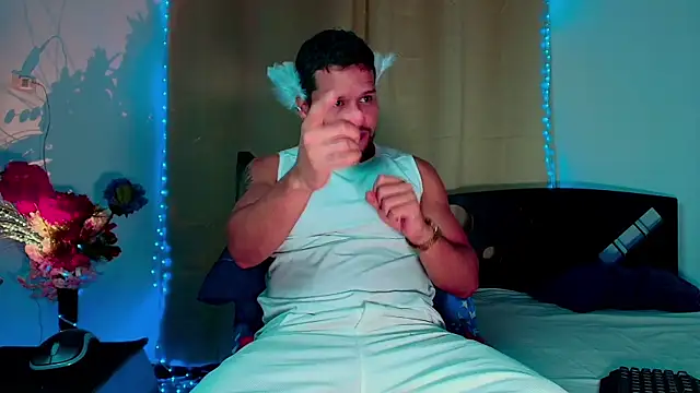 Snapshot of LucasGaeel chatting on 11.11.25 LucasGaeel online show from 11.11.25