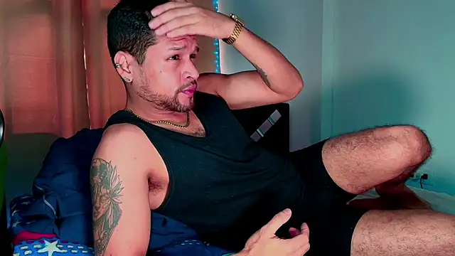 Snapshot of LucasGaeel chatting on 11.11.25 LucasGaeel online show from 11.11.25