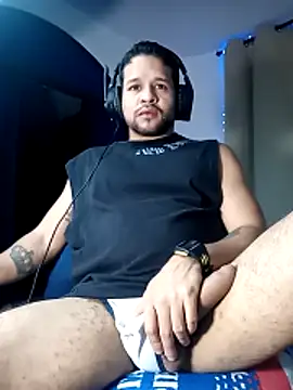 Snapshot of LucasGaeel chatting on 11.20.25 LucasGaeel online show from 11.20.25