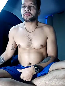 Snapshot of LucasGaeel chatting on 11.21.25 LucasGaeel online show from 11.21.25