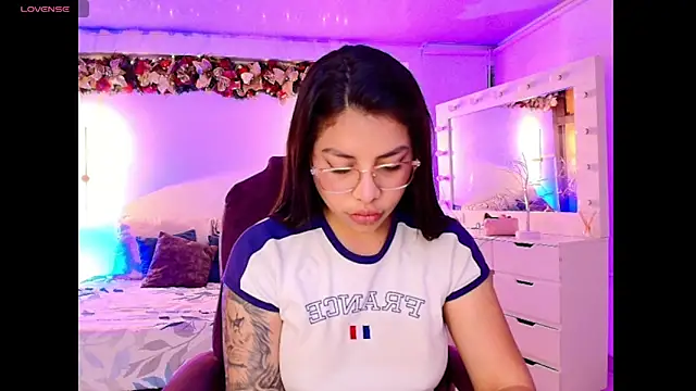 kloe28 online show from 11.24.25