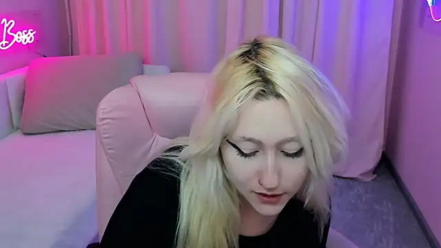 Snapshot of JuliaSharkk chatting on 09.24.25 JuliaSharkk online show from 09.24.25