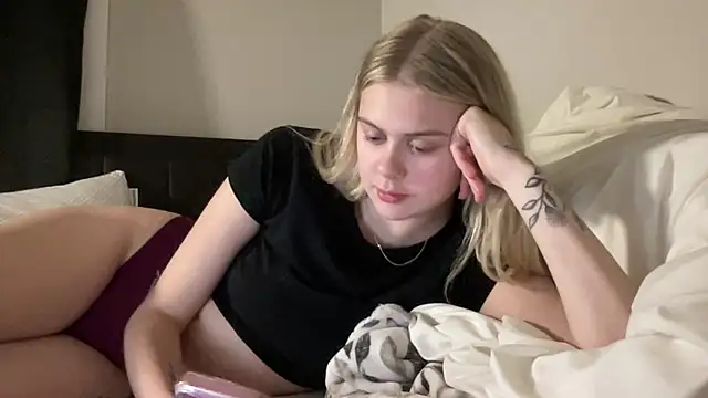 kittycreamgirl online show from 10.08.25