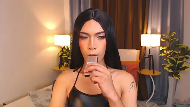 Snapshot of AmarraSins chatting on 09.27.25 AmarraSins online show from 09.27.25