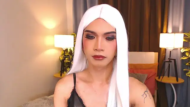 Snapshot of AmarraSins chatting on 09.29.25 AmarraSins online show from 09.29.25