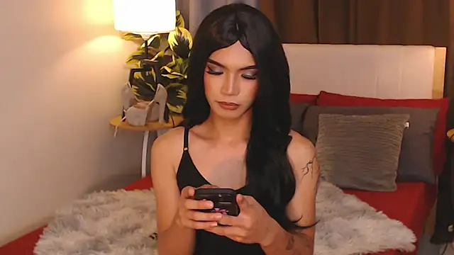 Snapshot of AmarraSins chatting on 10.13.25 AmarraSins online show from 10.13.25