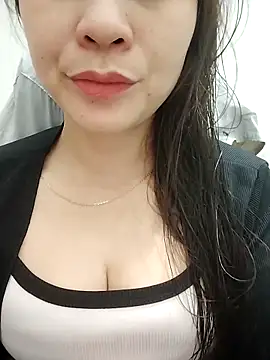 Snapshot of Girl_Shy2000 chatting on 11.12.25 Girl Shy2000 online show from 11.12.25