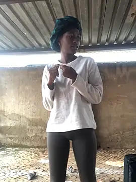 Caramel102004 online show from 12.21.25