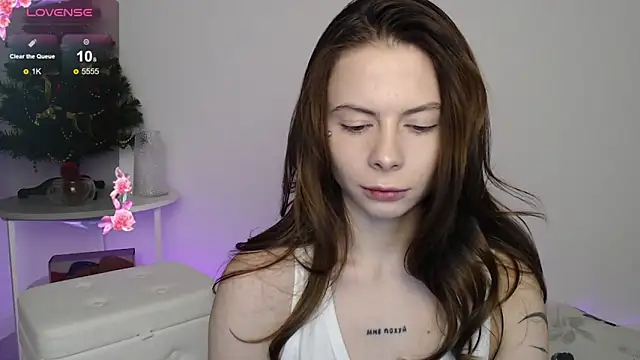 Snapshot of BellaAbey chatting on 12.22.25 BellaAbey online show from 12.22.25