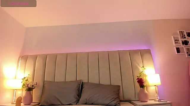 EllaaThorne online show from 10.27.25