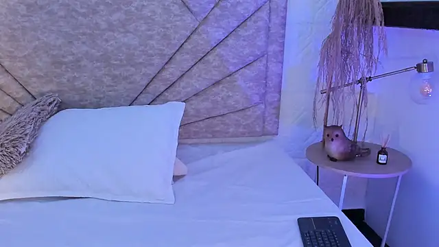 EmmaBlossom online show from 12.20.25