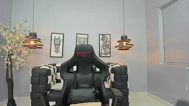 Kira Naughty online show from 10.23.25