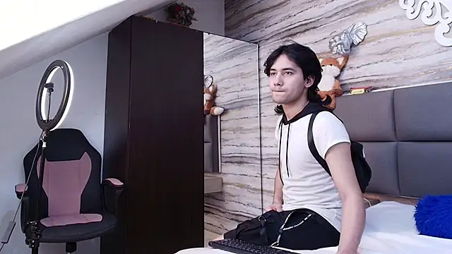 Snapshot of Lovers_21 chatting on 05.29.26 Lovers 21 online show from 05.29.26