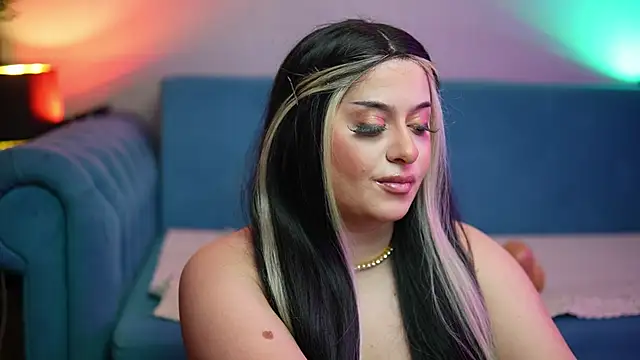 Snapshot of KarlaJai chatting on 10.31.25 KarlaJai online show from 10.31.25