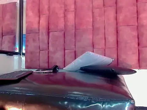 Snapshot of katherine_x1 chatting on 11.18.25 katherine x1 online show from 11.18.25