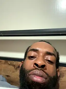 Snapshot of vaultclub chatting on 09.25.25 vaultclub online show from 09.25.25