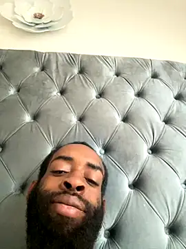 Snapshot of vaultclub chatting on 10.10.25 vaultclub online show from 10.10.25