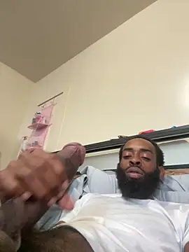 Snapshot of vaultclub chatting on 10.17.25 vaultclub online show from 10.17.25