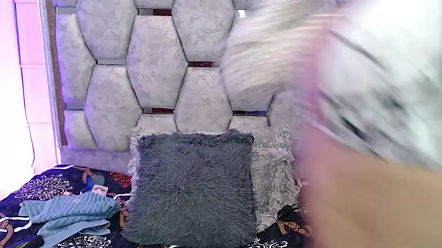 AnalyMilles online show from 11.28.25