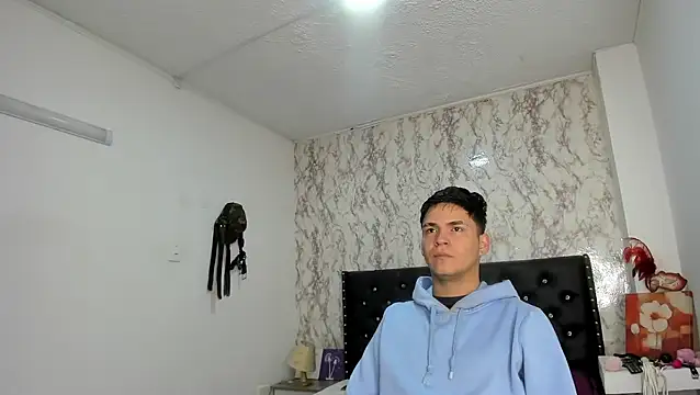 Snapshot of Aaron_Foxxx chatting on 11.06.25 Aaron Foxxx online show from 11.06.25