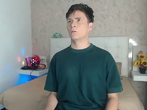 Snapshot of Aaron_Foxxx chatting on 12.16.25 Aaron Foxxx online show from 12.16.25