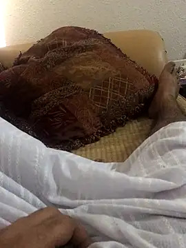 Snapshot of Yassesexy chatting on 09.30.25 Yassesexy online show from 09.30.25