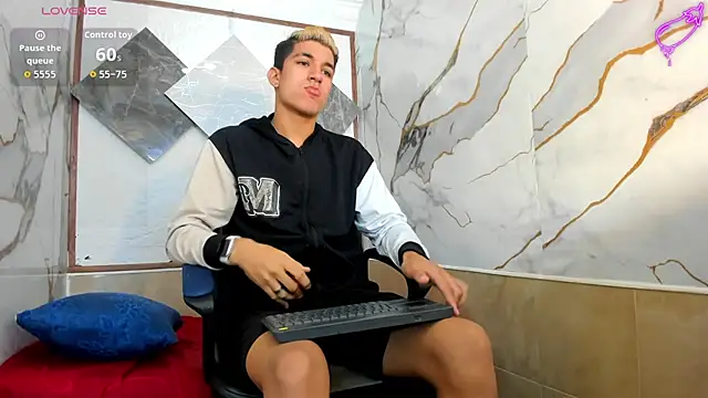 Snapshot of Stiben_boy chatting on 10.08.25 Stiben boy online show from 10.08.25