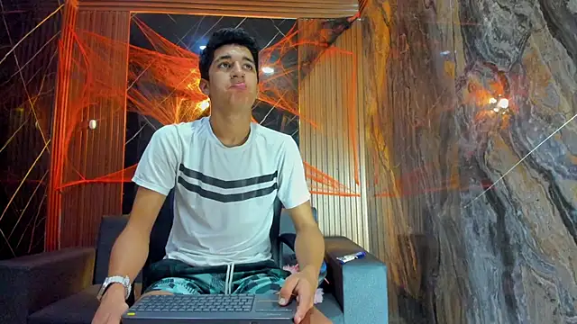 Snapshot of Stiben_boy chatting on 10.26.25 Stiben boy online show from 10.26.25