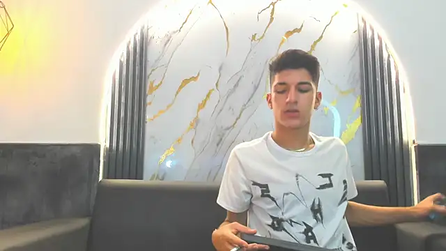 Snapshot of Stiben_boy chatting on 11.21.25 Stiben boy online show from 11.21.25