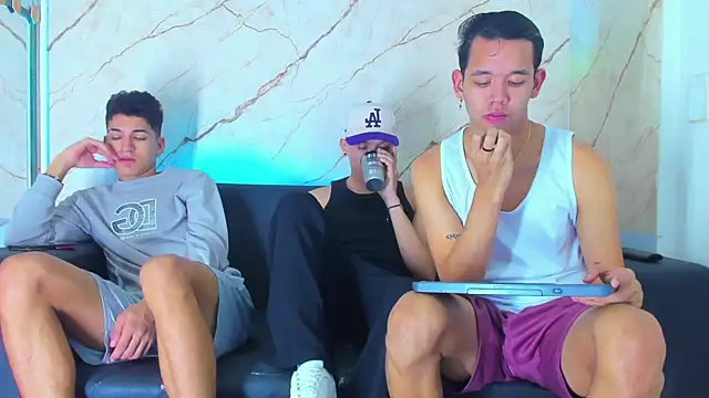 Snapshot of Stiben_boy chatting on 11.24.25 Stiben boy online show from 11.24.25