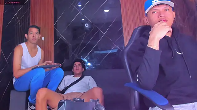 Snapshot of Stiben_boy chatting on 11.29.25 Stiben boy online show from 11.29.25