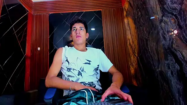 Snapshot of Stiben_boy chatting on 01.11.26 Stiben boy online show from 01.11.26