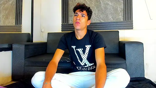 Snapshot of Stiben_boy chatting on 01.13.26 Stiben boy online show from 01.13.26