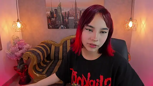 Snapshot of Megane_whitte chatting on 10.10.25 Megane whitte online show from 10.10.25