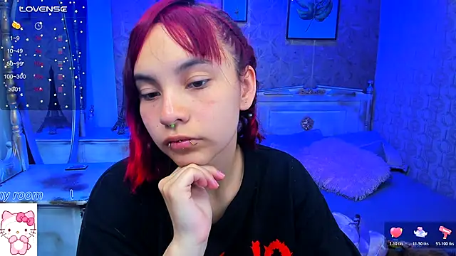 Snapshot of Megane_whitte chatting on 10.26.25 Megane whitte online show from 10.26.25