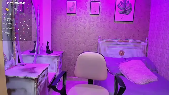 Snapshot of Megane_whitte chatting on 11.27.25 Megane whitte online show from 11.27.25