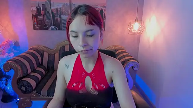 Snapshot of Megane_whitte chatting on 12.21.25 Megane whitte online show from 12.21.25