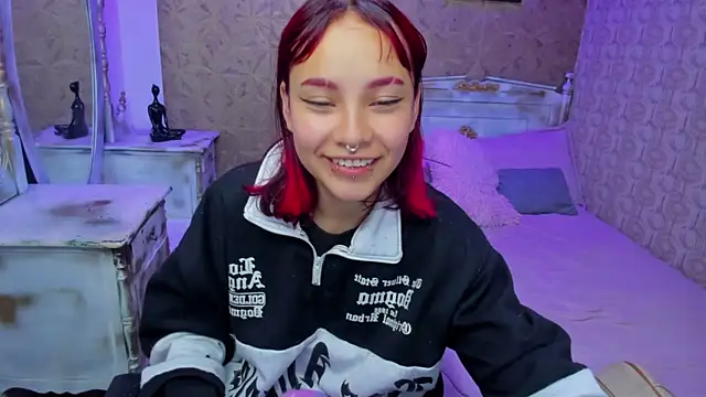 Snapshot of Megane_whitte chatting on 01.19.26 Megane whitte online show from 01.19.26