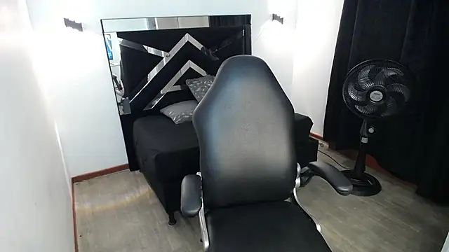 MarianaRojas  online show from 04.22.26