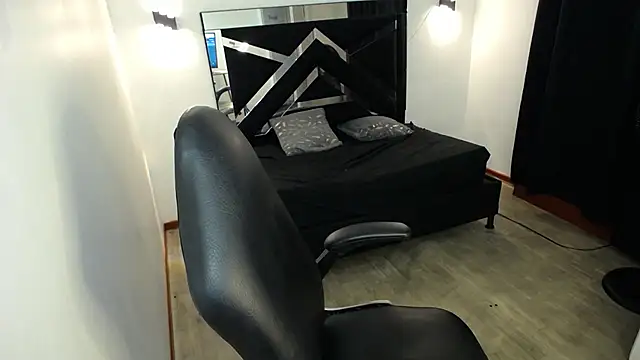 MarianaRojas  online show from 06.26.26