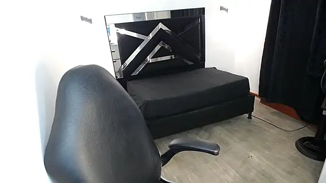 MarianaRojas  online show from 08.04.26