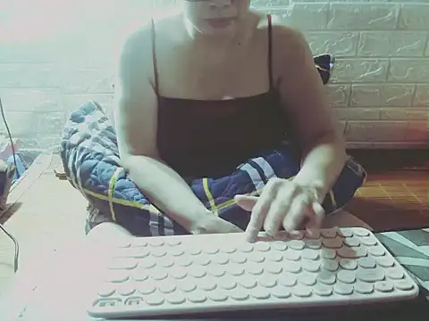 Snapshot of hyhy_99 chatting on 10.03.25 hyhy 99 online show from 10.03.25