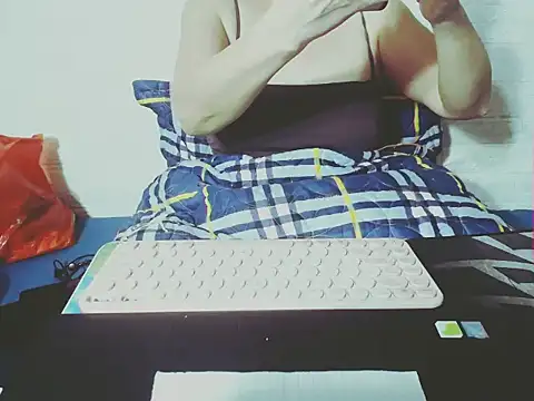 Snapshot of hyhy_99 chatting on 10.29.25 hyhy 99 online show from 10.29.25