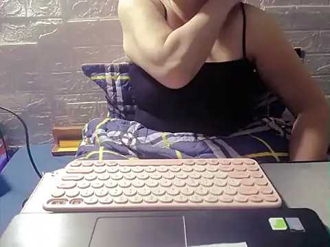 Snapshot of hyhy_99 chatting on 11.03.25 hyhy 99 online show from 11.03.25