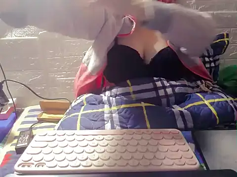 Snapshot of hyhy_99 chatting on 11.29.25 hyhy 99 online show from 11.29.25