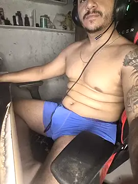 Snapshot of gtzmoreno chatting on 11.21.25 gtzmoreno online show from 11.21.25