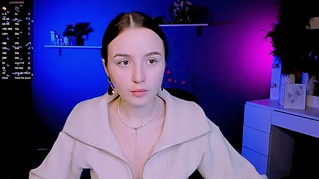 Snapshot of leslie_bird chatting on 10.16.25 leslie bird online show from 10.16.25