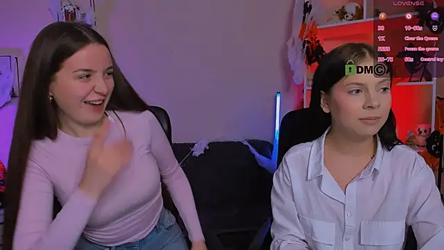 Snapshot of leslie_bird chatting on 10.29.25 leslie bird online show from 10.29.25